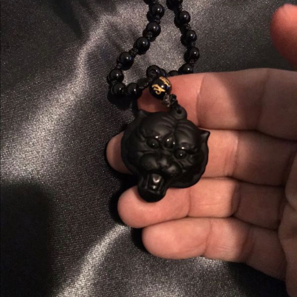 Obsidian Tiger Head Pendant - Picture 3 of 7